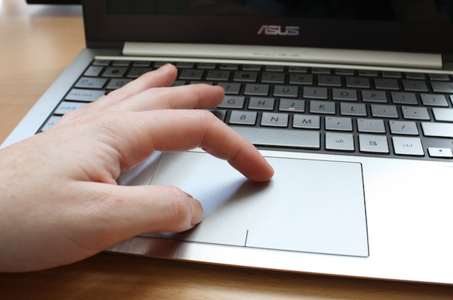 Controleer de batterij als het trackpad niet goed werkt